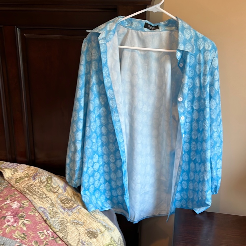NWOT Basico long sleeve button up top tiny gathered  sleeves at wrist.